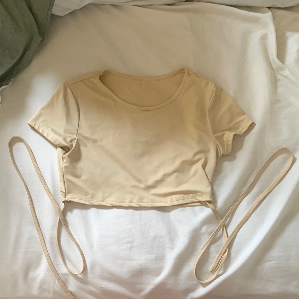 SHEIN solid crisscross tie back cropped tee